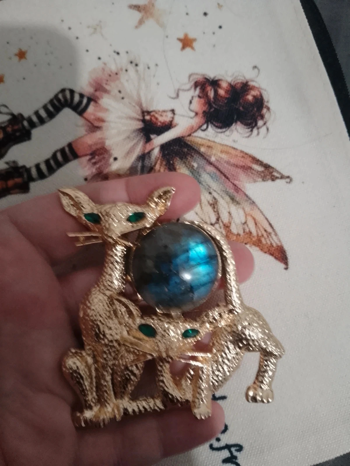 Broche chats dorés et pierres de labradorite – photo 2